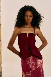 Blusa Fluida con Recorte en el Escote