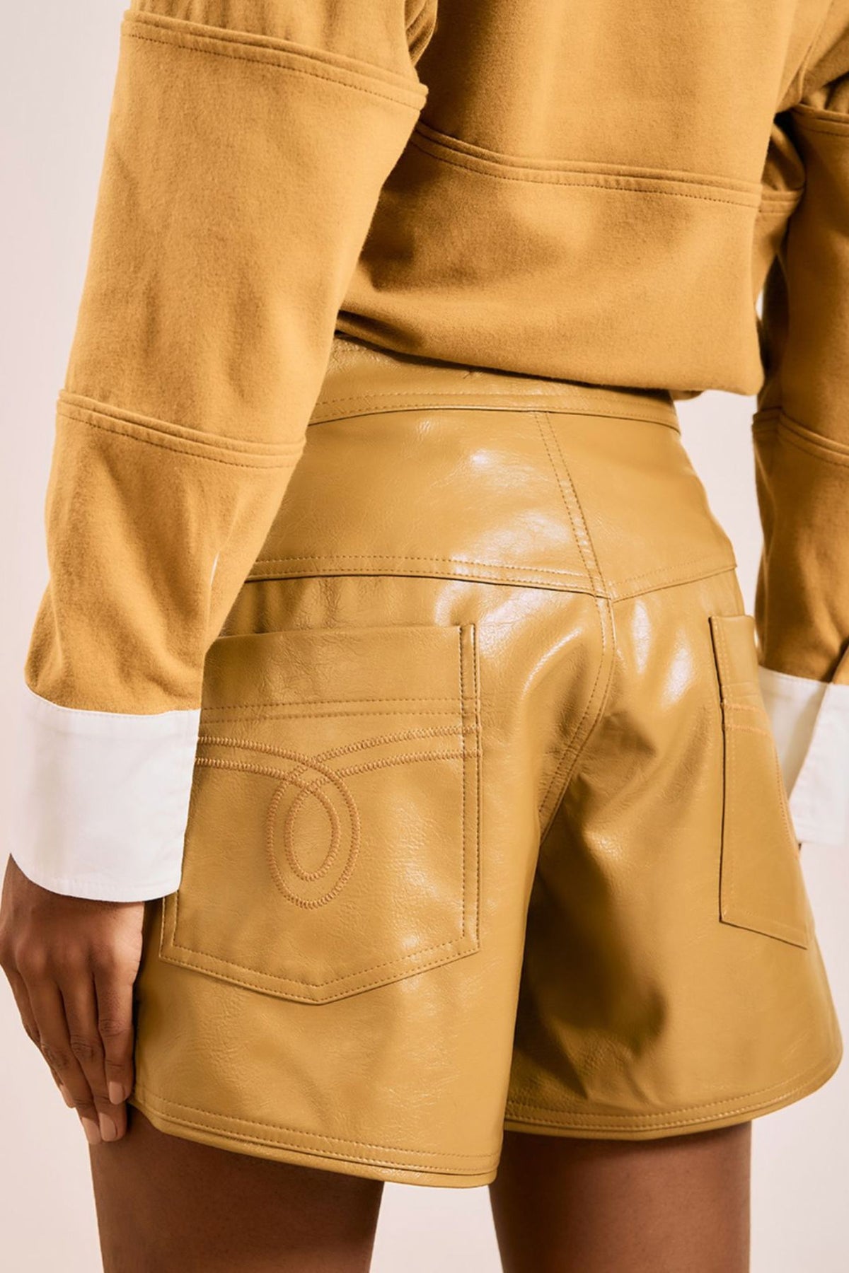 Short Falda en Cuero Sintético