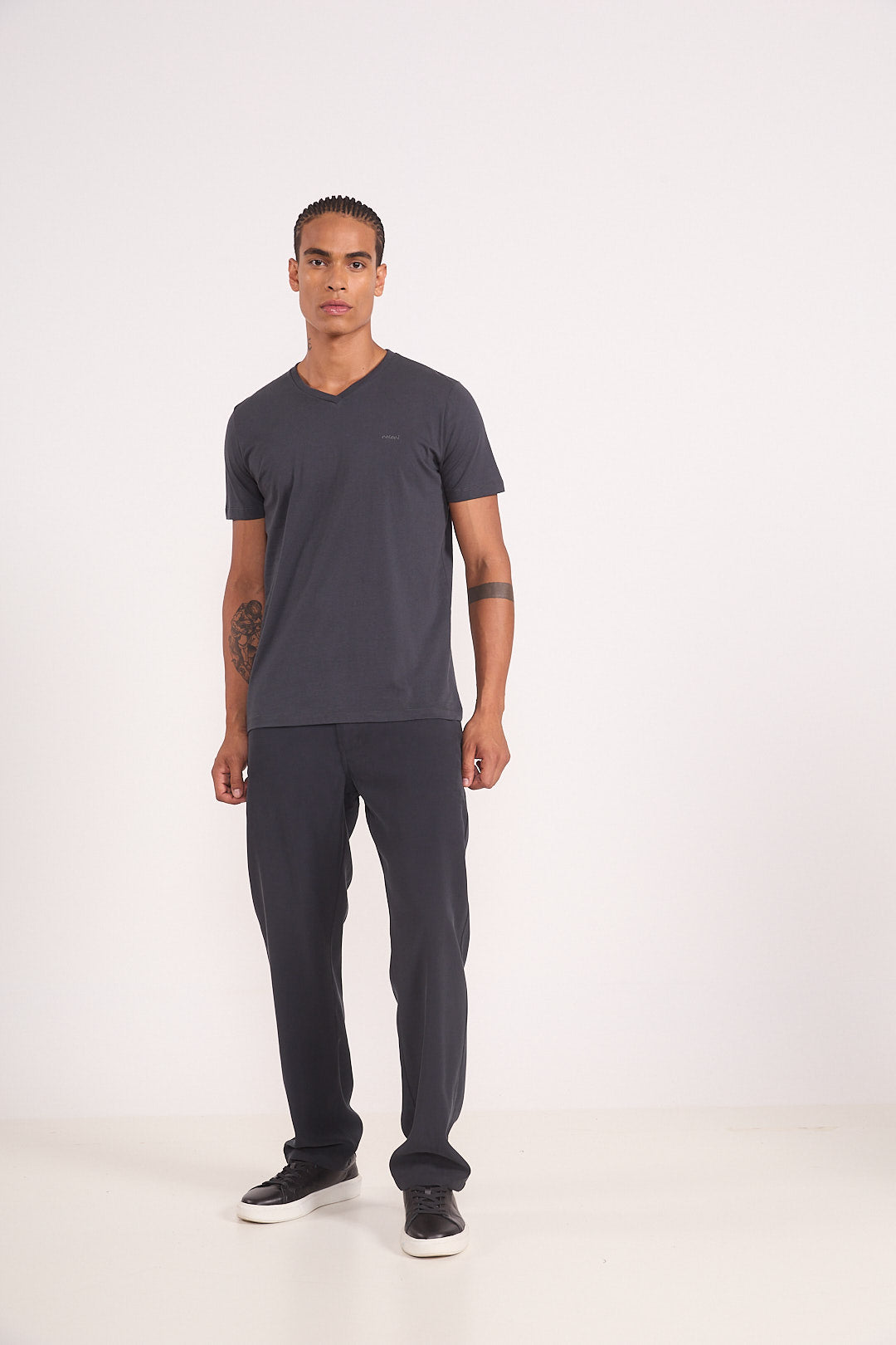 Camiseta Hombre Cuello V Colcci