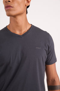 Camiseta Hombre Cuello V Colcci