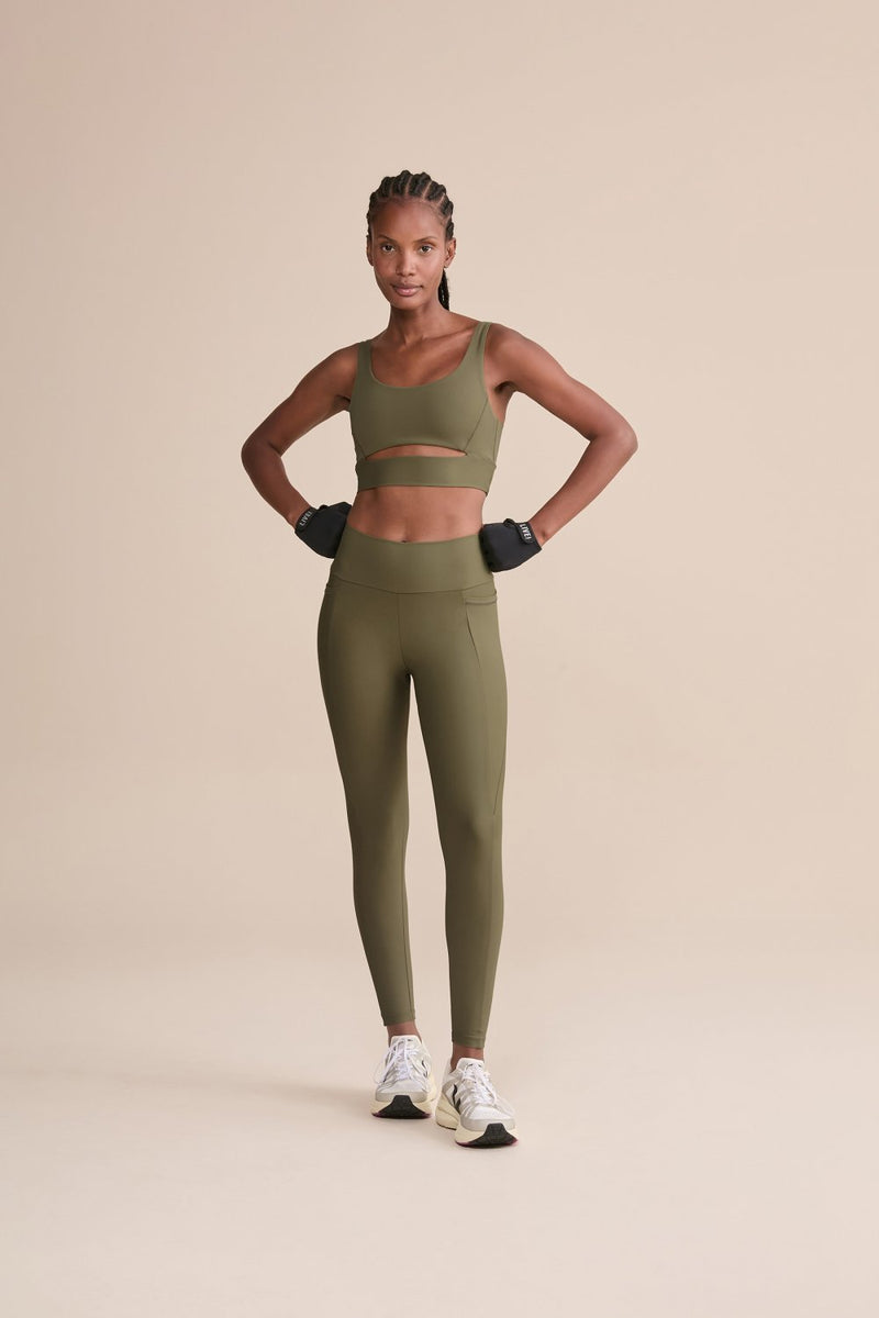 Top Deportivo Cut Out Fit Green Olive