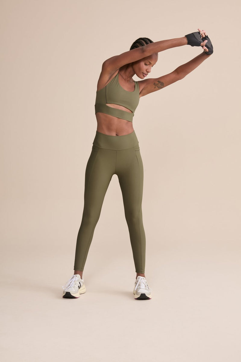 Top Deportivo Cut Out Fit Green Olive