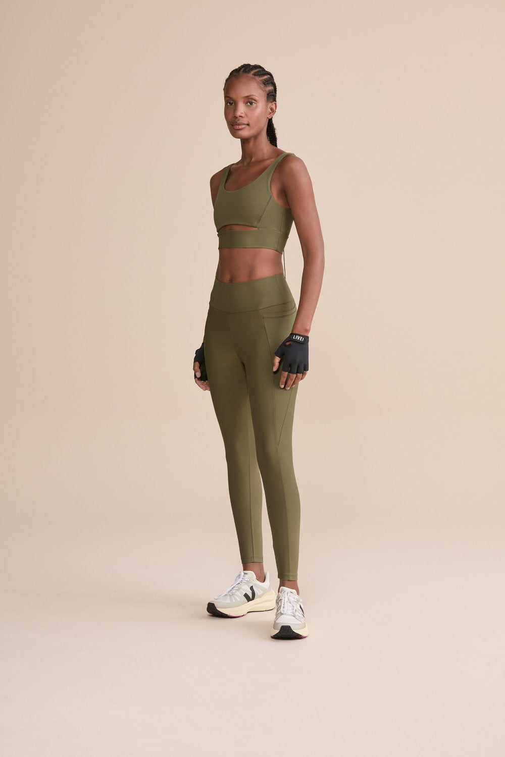 Top Deportivo Cut Out Fit Green Olive
