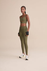 Top Deportivo Cut Out Fit Green Olive