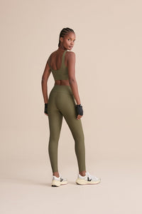 Top Deportivo Cut Out Fit Green Olive