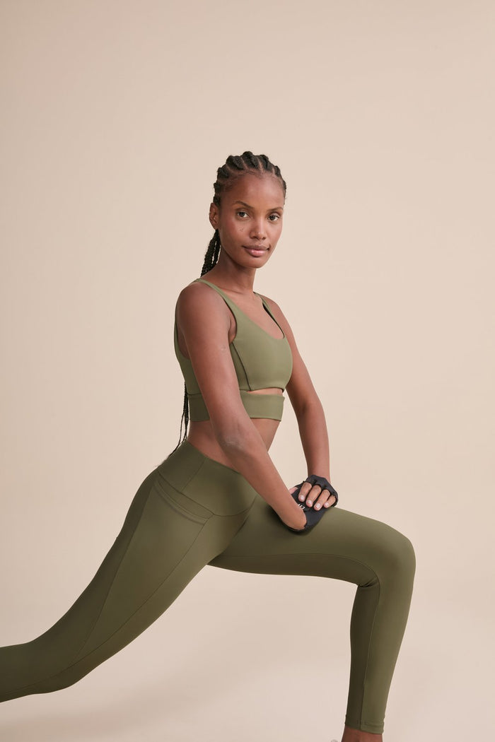 Top Deportivo Cut Out Fit Green Olive