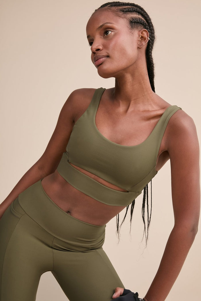 Top Deportivo Cut Out Fit Green Olive