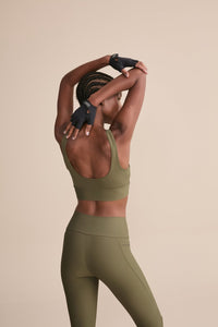 Top Deportivo Cut Out Fit Green Olive