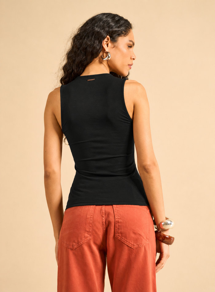 Polera Acanalada Mujer con Detalle en Tirantes Forum