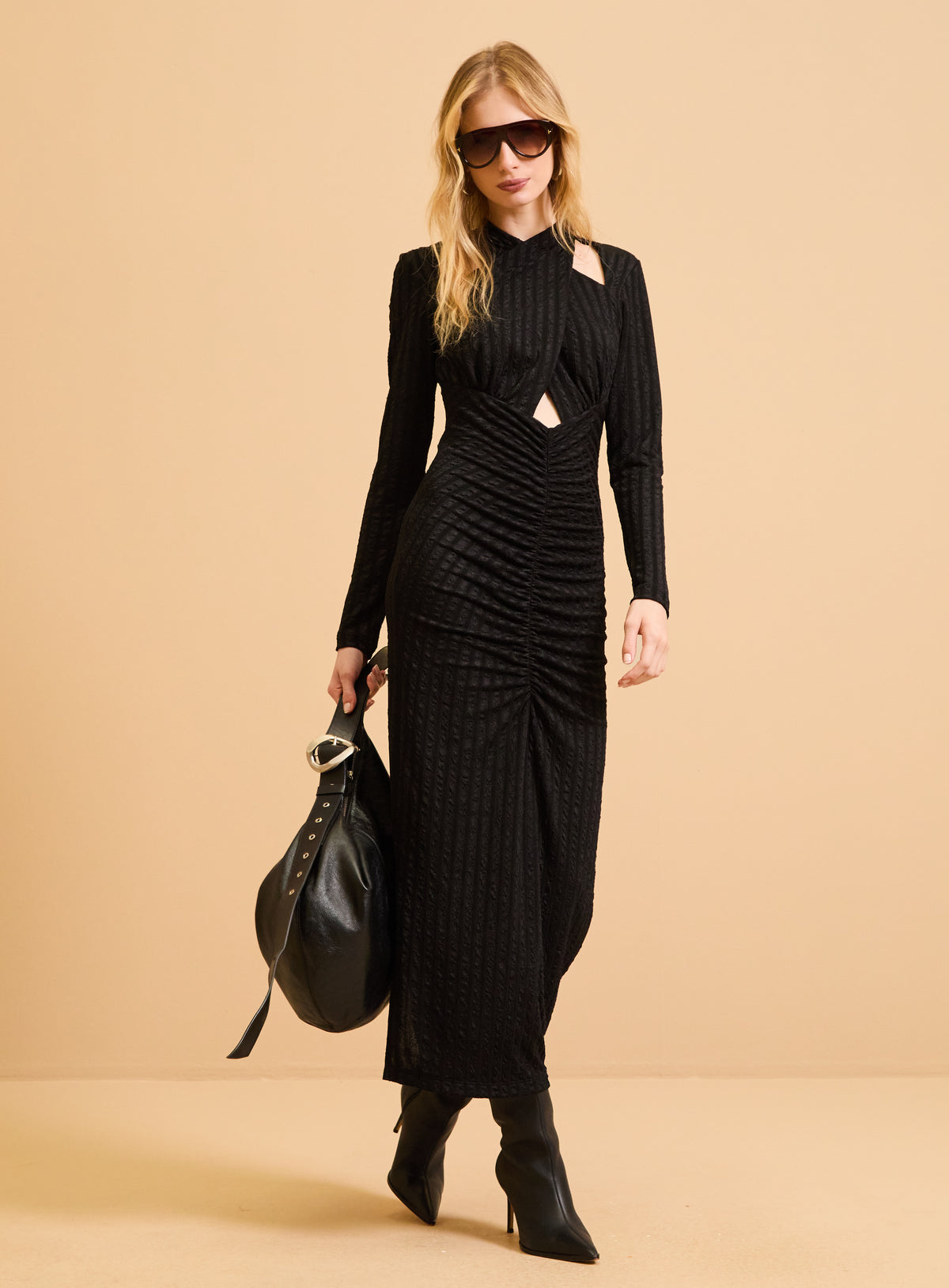 Vestido Midi Negro Ajustado con Recortes Forum Mujer