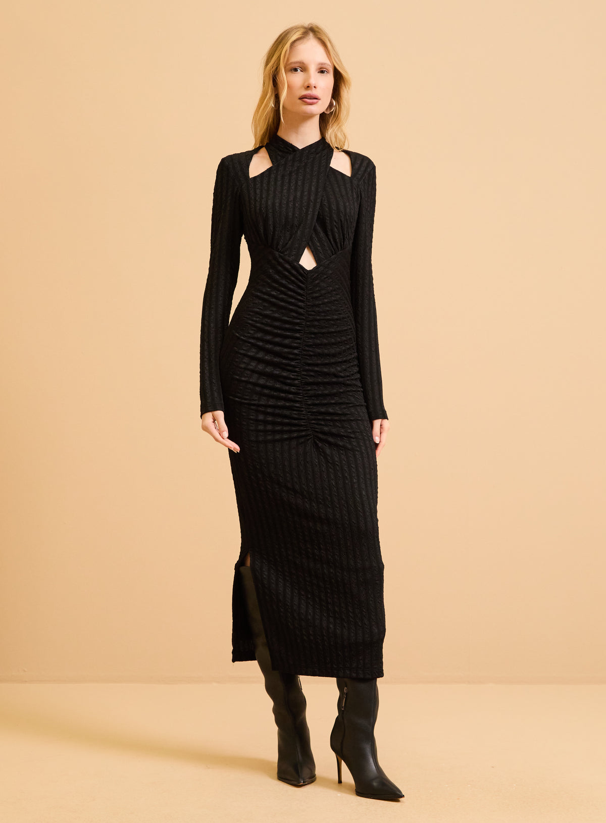 Vestido Midi Negro Ajustado con Recortes Forum Mujer