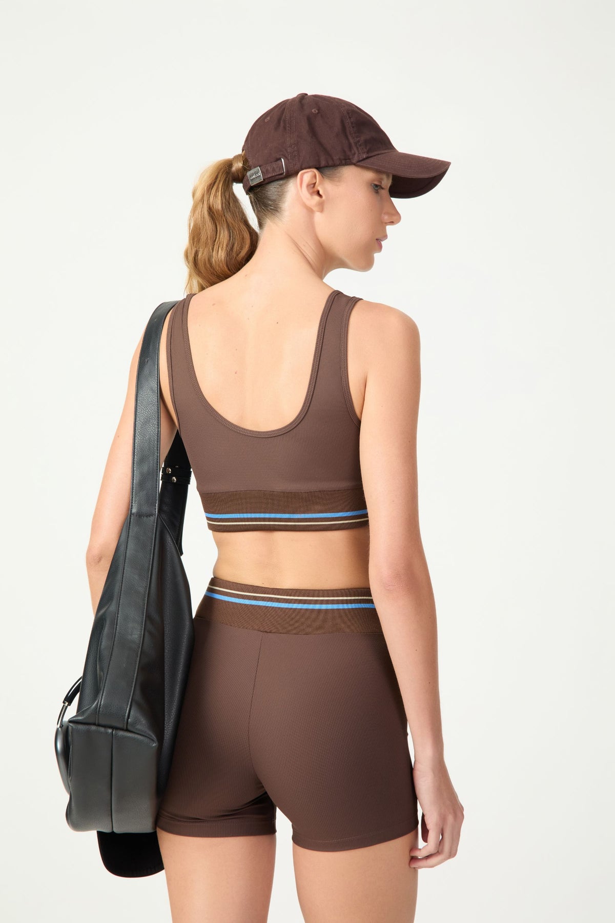 Top Corto Ajustado Retilínea Mind & Body Marrón