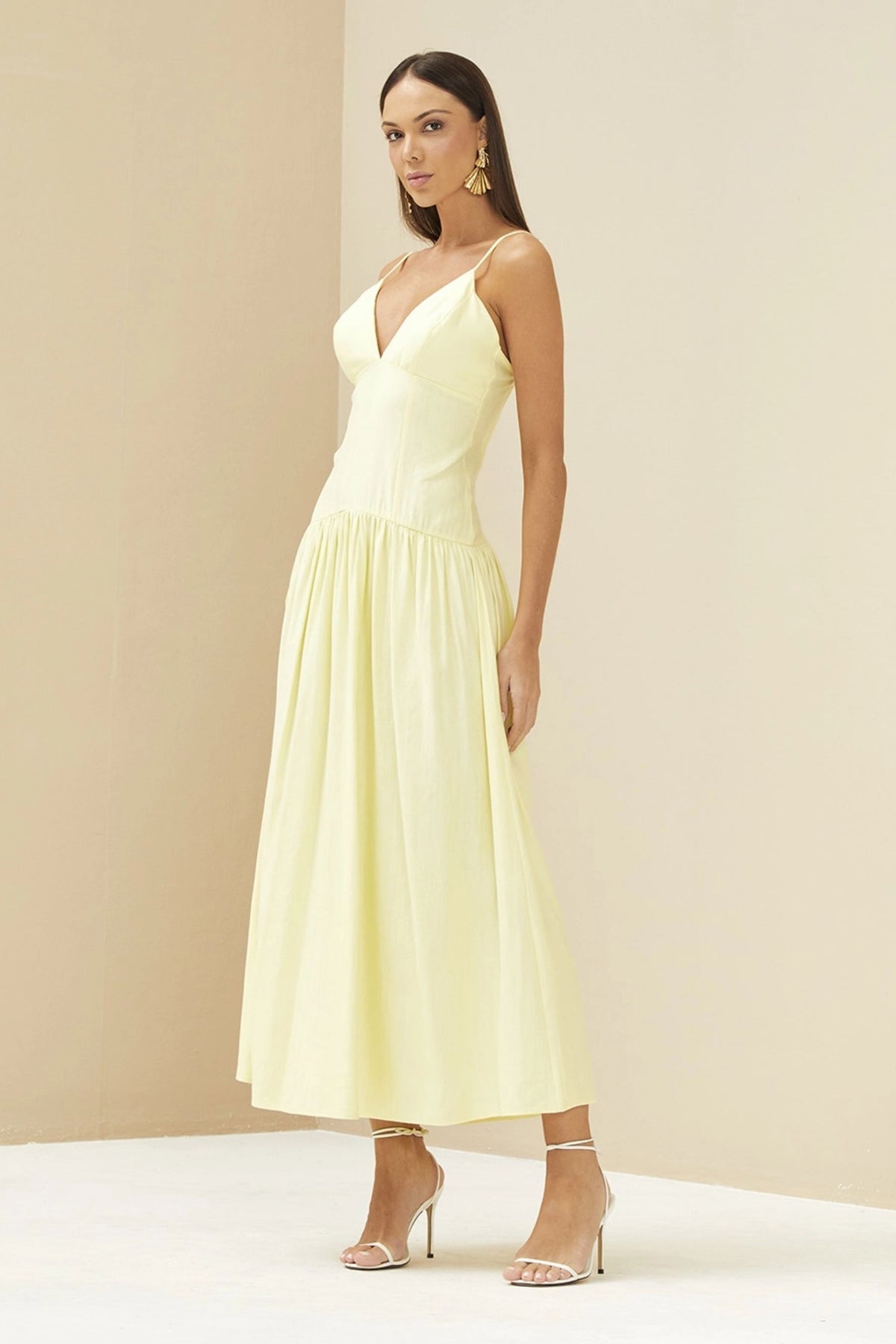 Vestido Midi Evasé en Lino – Urban Breeze