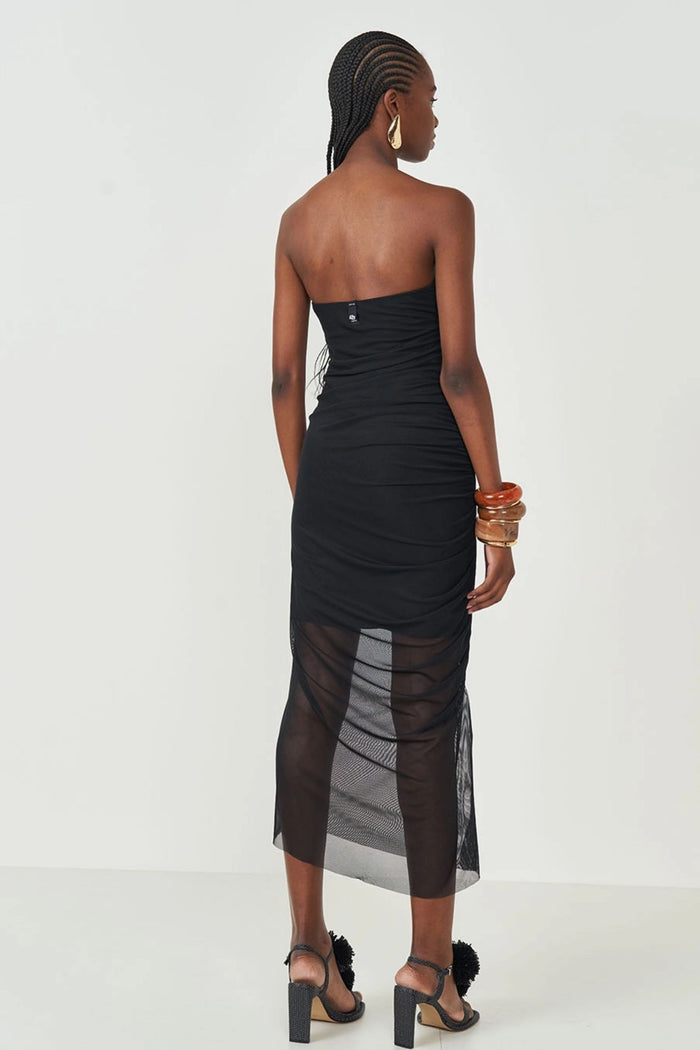 Vestido de Tule con Fruncido Lateral