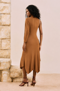 Vestido Midi Asimétrico con Broche Marrón