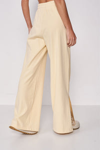 Pantalón Ancho Con Abertura Inferior