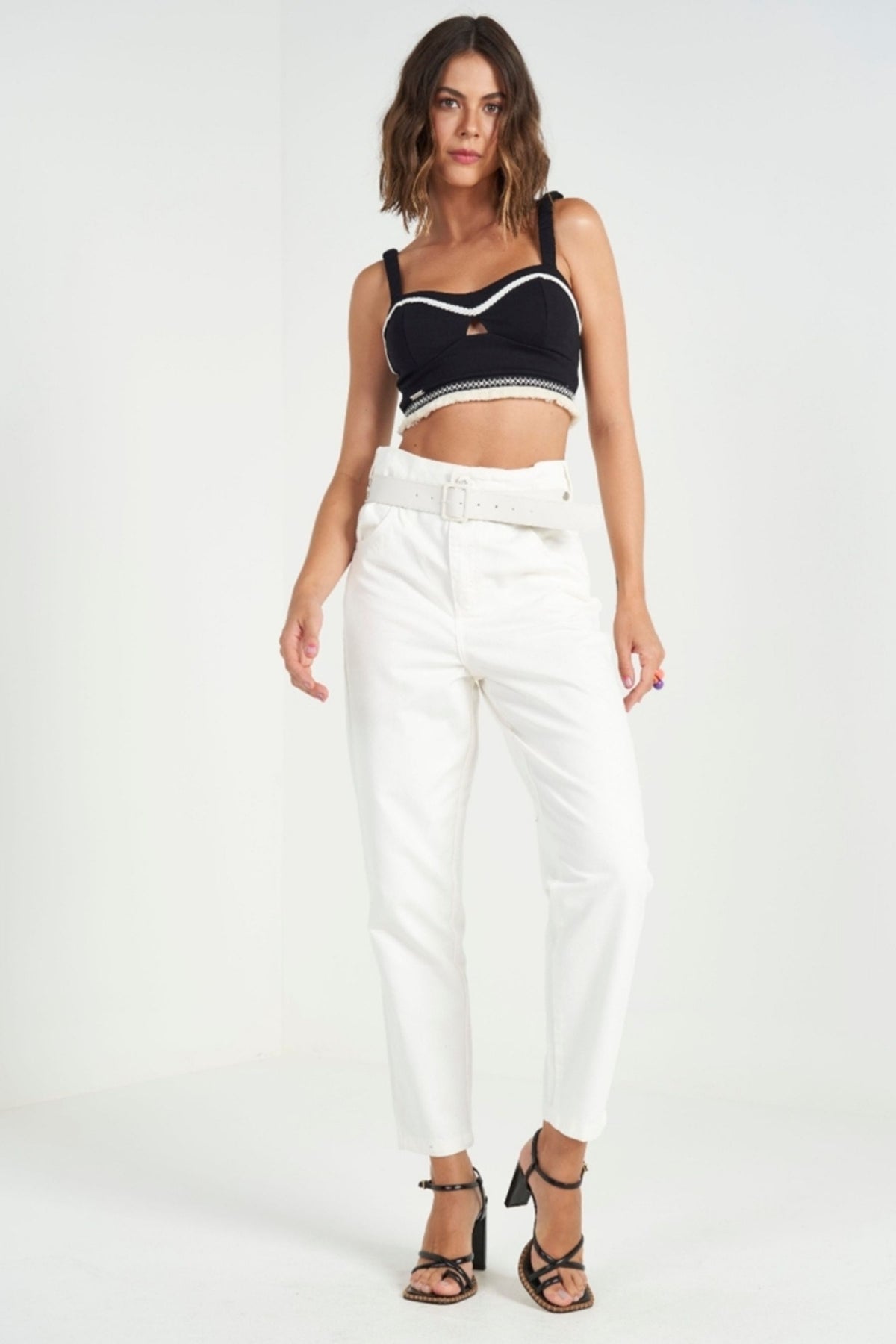 Pantalón Jeans de Sarja Joana con Cinturón de Colcci