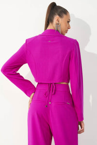 Blazer Recortada con  Cuello de Corbata Colcci