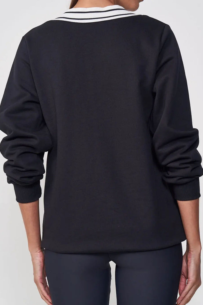 Polerón Femenino Comfort con Cuello en V – Negro