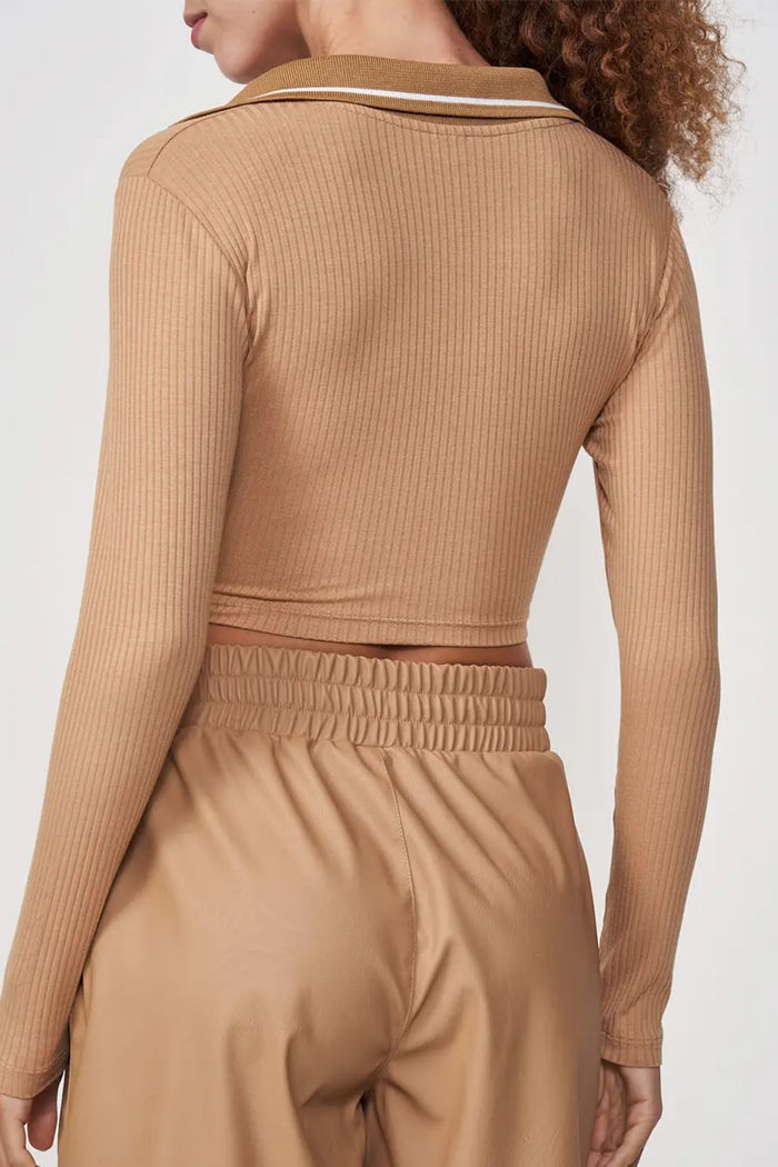 Blusa Femenina Slim con Cuello en V – Beige – Colcci Sport