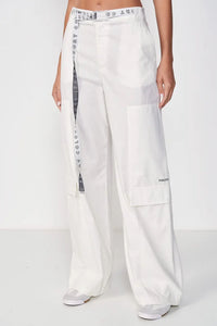 Pantalón Femenino Cargo con Cinturón – Blanco Off-White – Colcci Sport