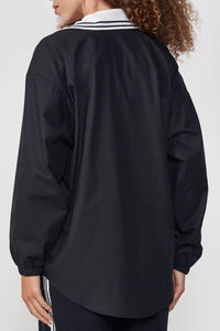 Camisa Femenina Oversized con Cuello Contrastante – Negro – Colcci Sport
