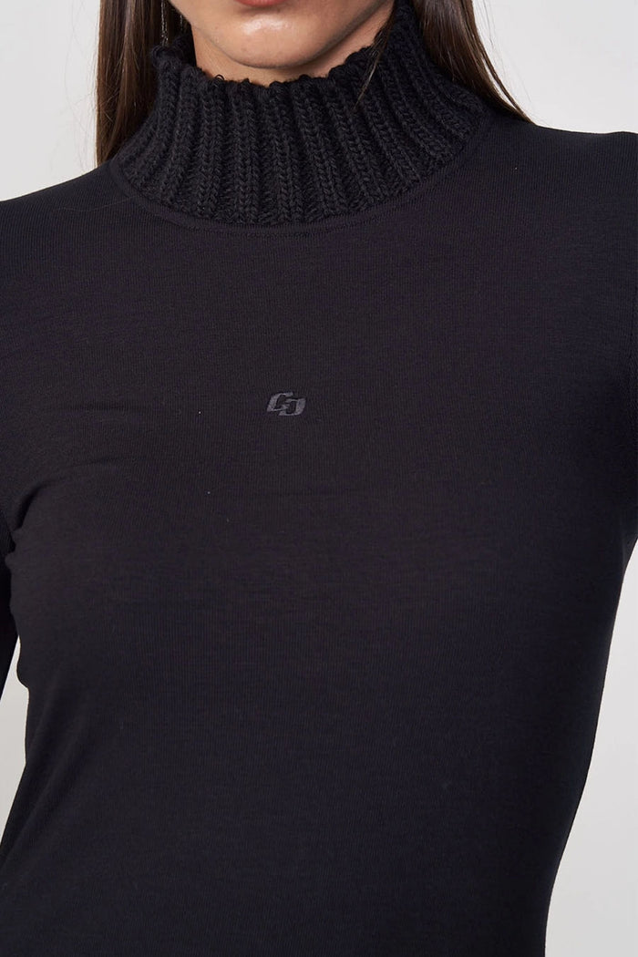 Vestido Midi Colcci con Cuello Alto – Negro