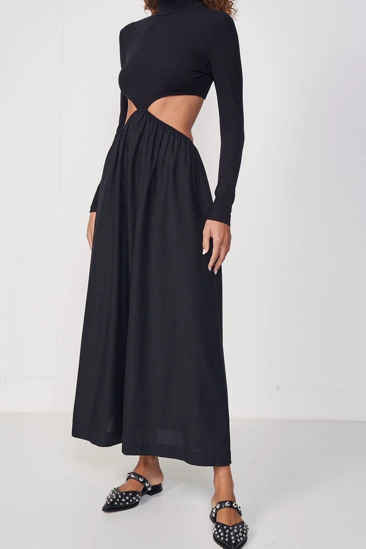 Vestido Largo con Recortes – Negro – Colcci