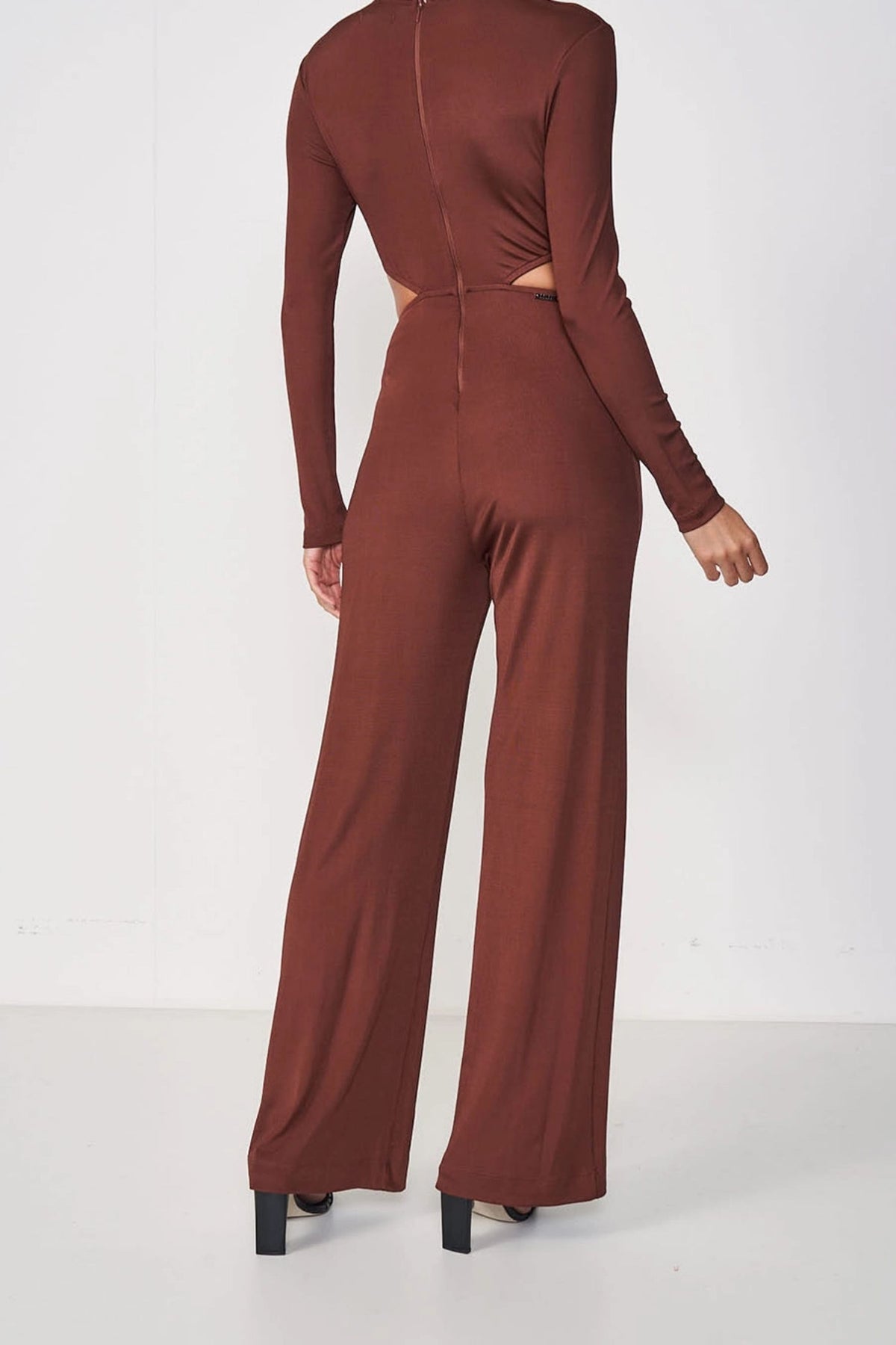 Enterito Pantalona con Recortes y Manga Larga – Marrón – Colcci