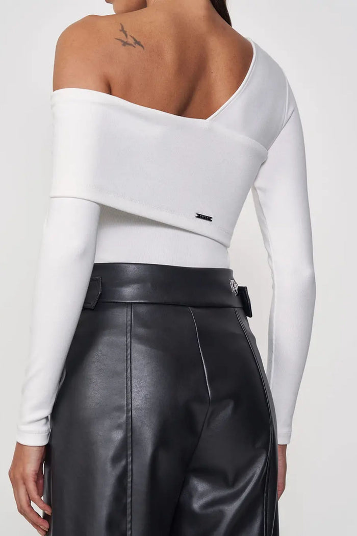 Top Asimétrico de un Hombro con Sobreposición – Off White – Colcci