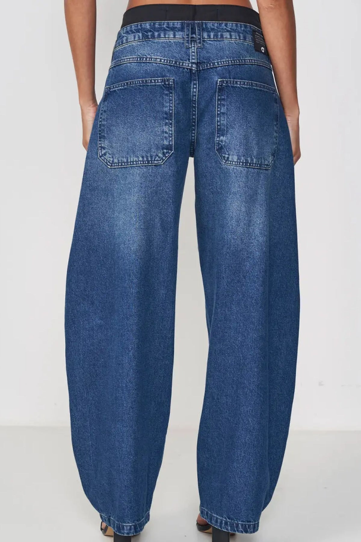 Calza Jeans Femenina Barrel Dublin Índigo – Colcci