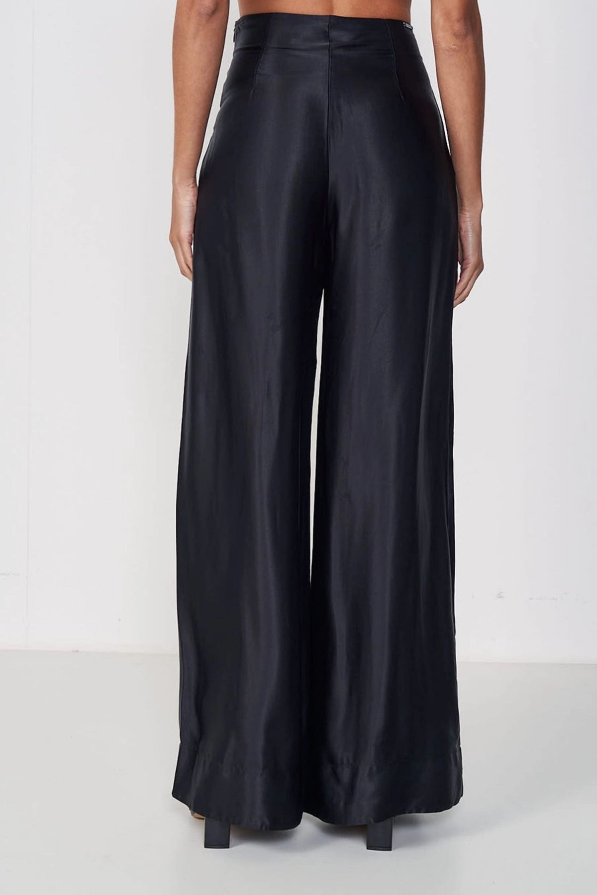 Calza Femenina Pantalona Acetinada – Colcci
