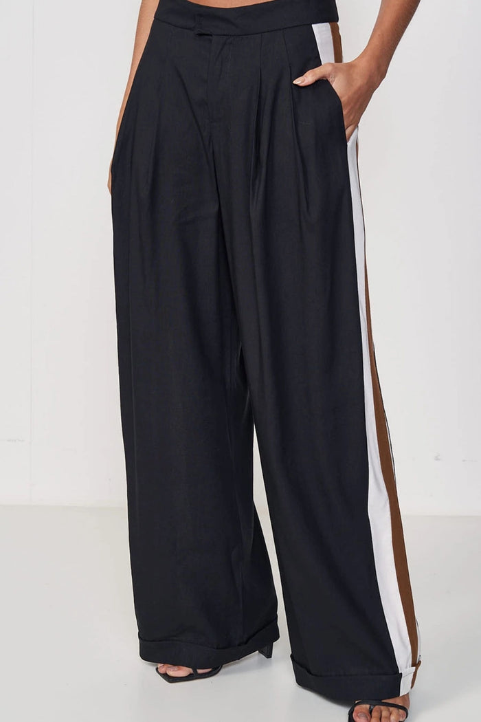 Calza Femenina Pantalona con Listras Contrastantes – Colcci