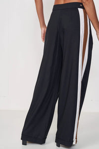 Calza Femenina Pantalona con Listras Contrastantes – Colcci