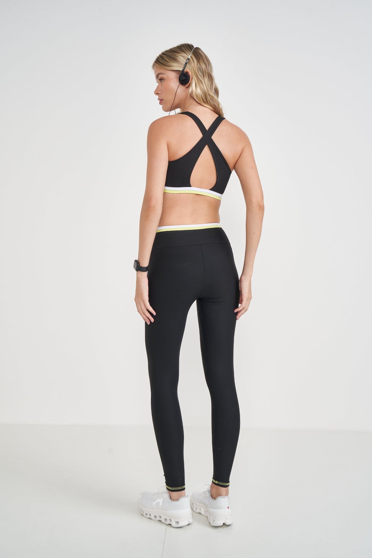 Conjunto Deportivo Perfect Fit Top + Calza Colcci Sport