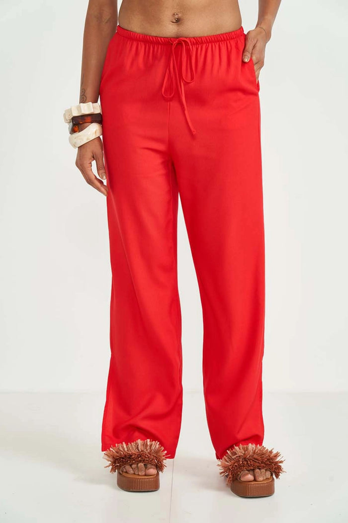 Pantalón Comfort con Amarra y Detalle en la Basta